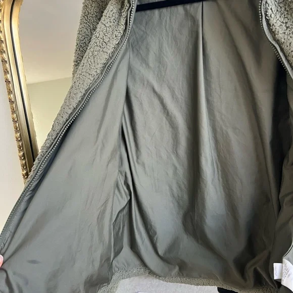 Patagonia Green Teddy Jacket with High Collar - Picture 15 of 15